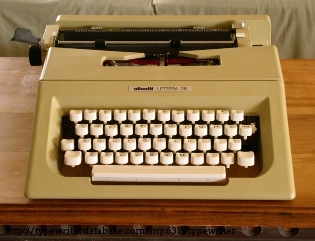 1975 Olivetti Lettera 25 on the Typewriter Database